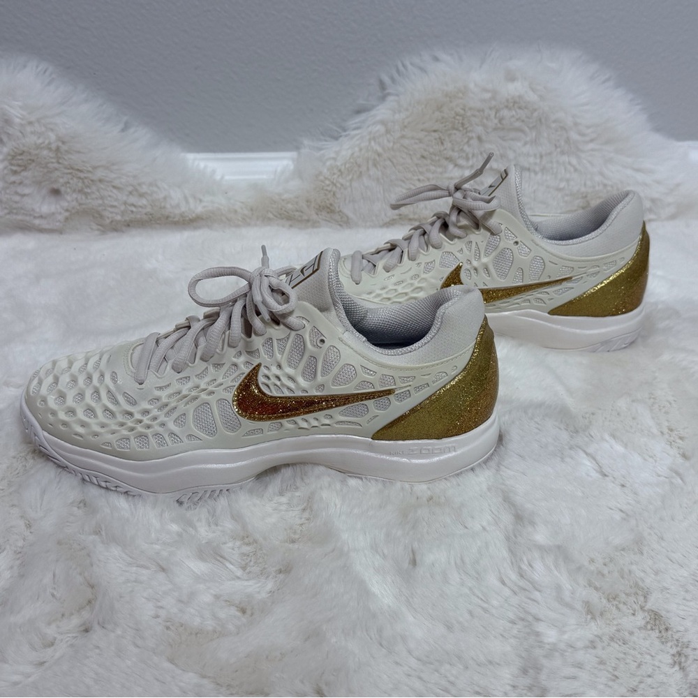 Nike Air Zoom Cage 3 Sneakers Cream and Gold Glitter Athletic Shoes, Size 10 - Picture 2 of 11